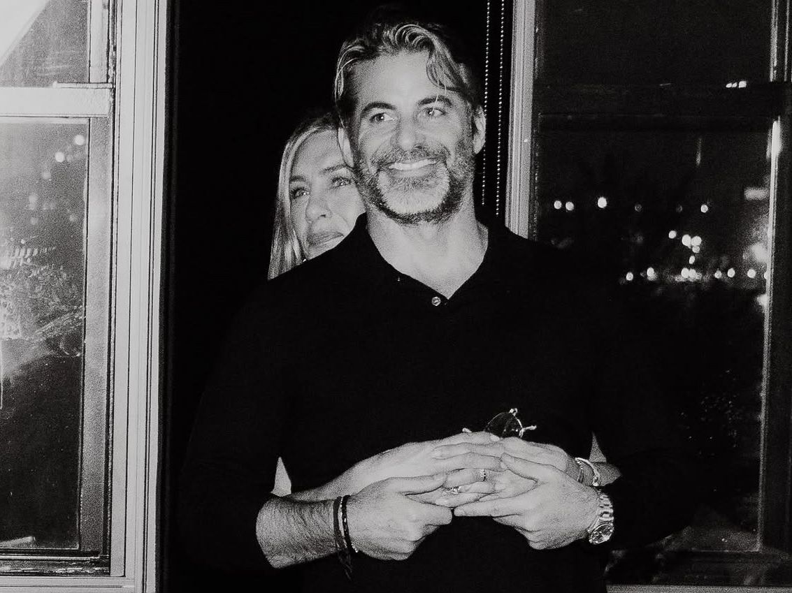 Η 1η official ανάρτηση της Jennifer Aniston με τον Jim Curtis έχει το «like» και του Justin Theroux