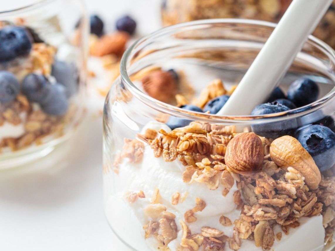 Πάνω από 20 σνακ πλούσια σε πρωτεΐνη που σε βοηθούν να αδυνατίσεις  χωρίς να πεινάς