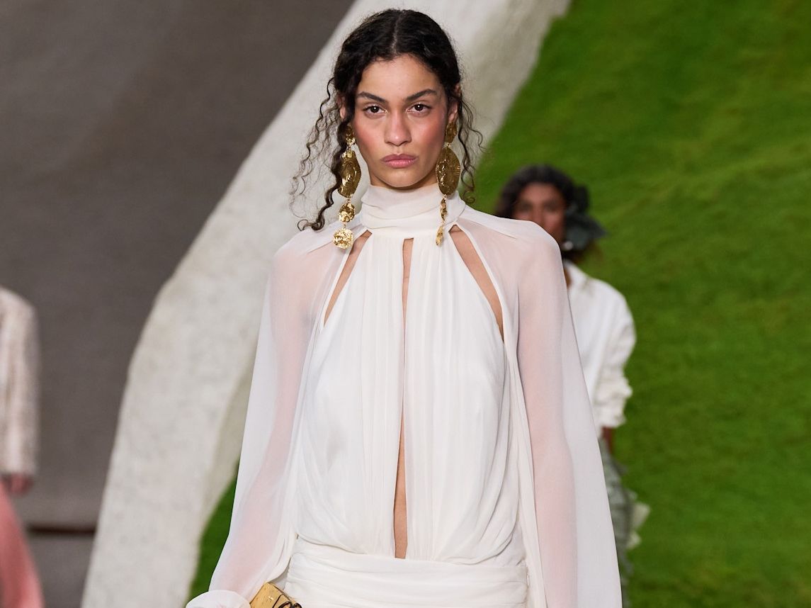 Το slick bun μας κούρασε! Το νέο «I woke up like this» χτένισμα των catwalk είναι η επόμενη σελίδα