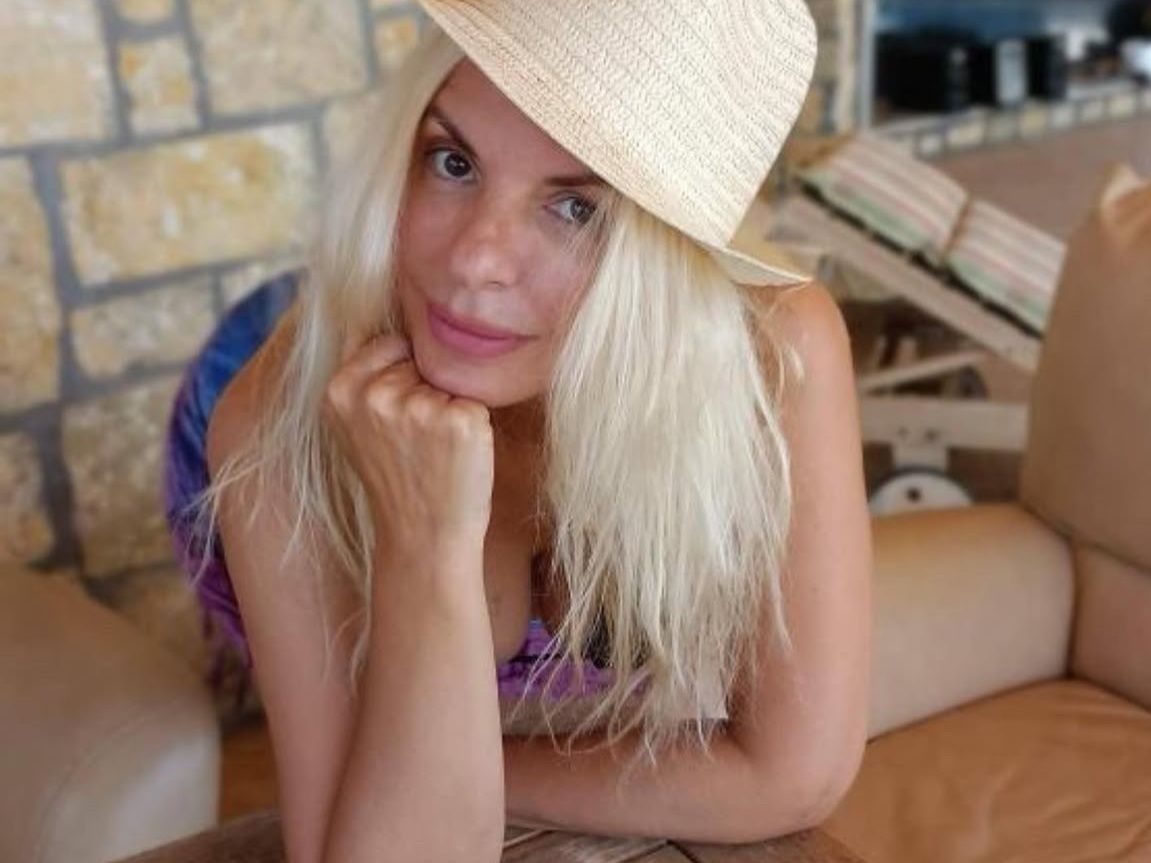 Η Αννίτα Πάνια κάνει διακοπές στην Καλαμάτα και μέσα από 2 ποστ δείχνει μια σπάνια πλευρά της