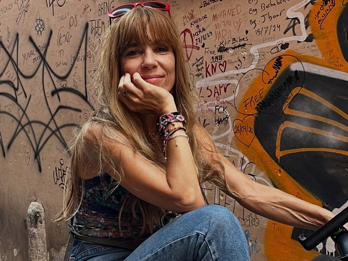 Η Μυρτώ Αλικάκη μεταμορφώθηκε ξανά σε «Μητσάκι» & ανακοίνωσε την επιστροφή για τα «Υπέροχα πλάσματα»