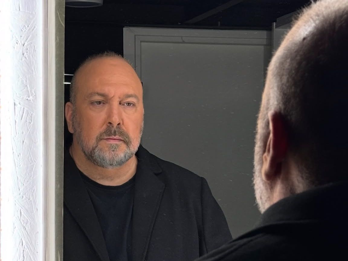 Ο Γιώργος Αλκαίος κάνει στροφή 360 μοίρες σε δύο μόνο συναυλίες σε Αθήνα και Θεσσαλονίκη