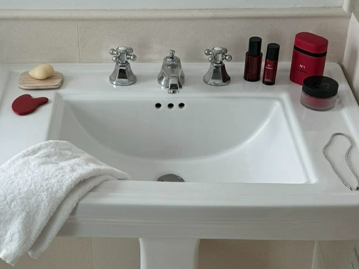 Δες πώς να φτιάξεις μόνη σου σπιτική μάσκα προσώπου με αβοκάντο και βρώμη για λαμπερή επιδερμίδα