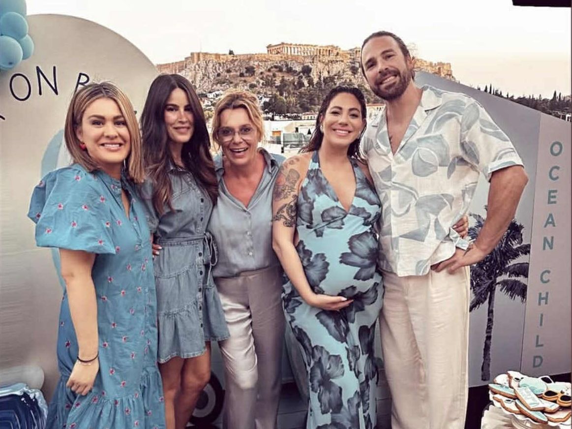 Στο babyshower της Βαλαβάνη οι αγκαλιές με την αδερφή της και τις αδερφές του Morgan ξεχώρισαν