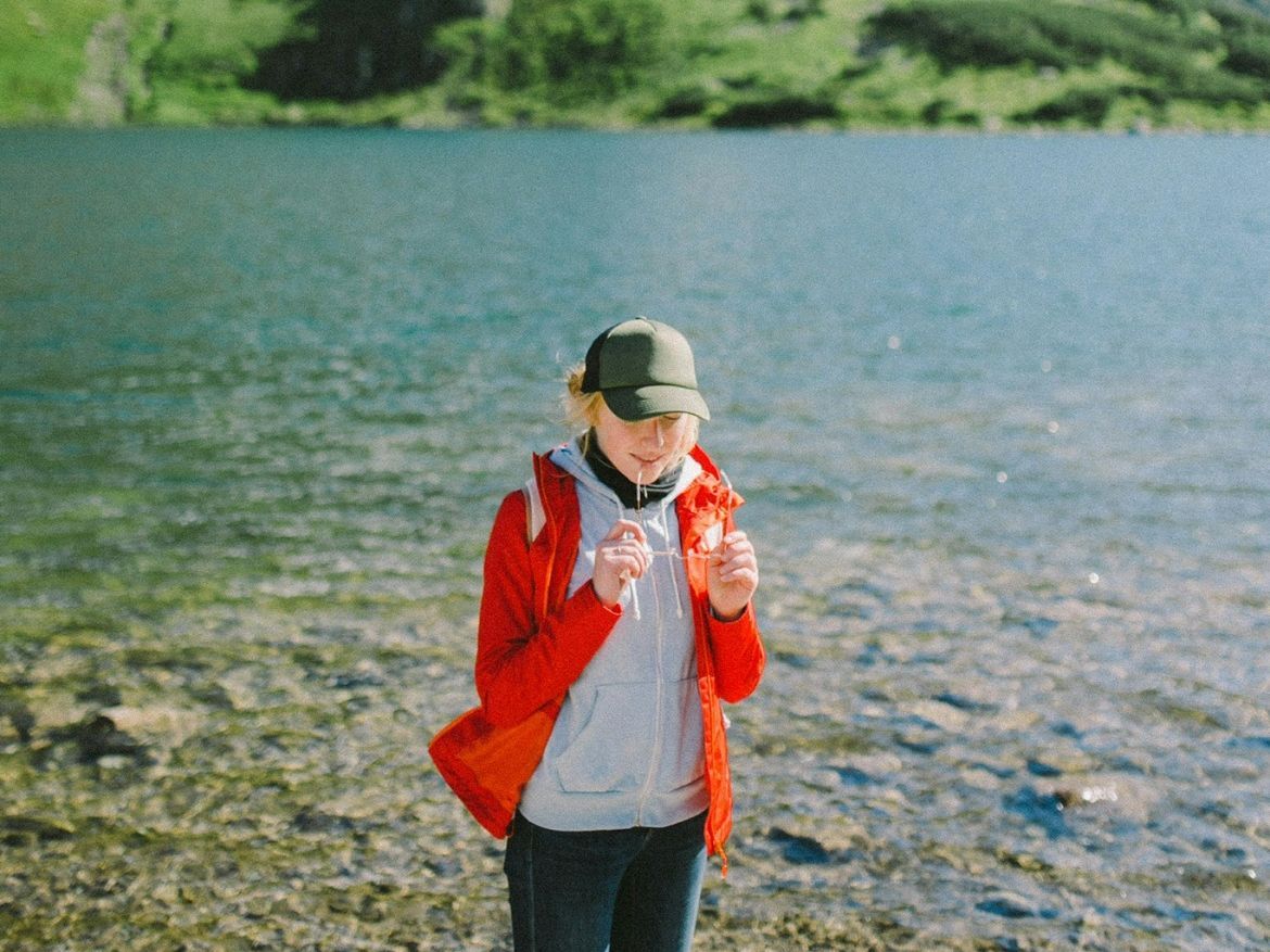 8 πράγματα που μόνο οι εσωστρεφείς άνθρωποι βρίσκουν διασκεδαστικά σύμφωνα με την ψυχολογία