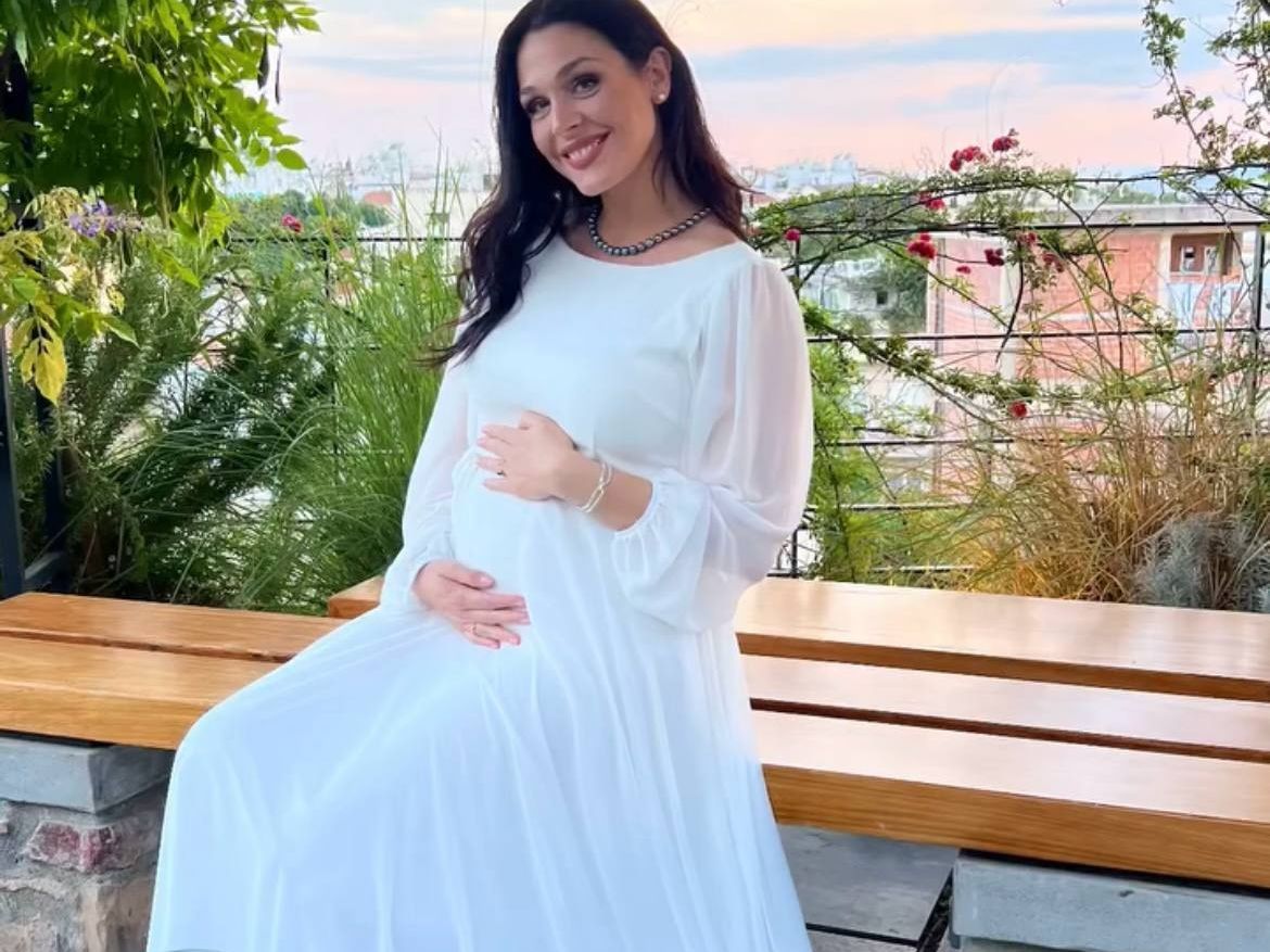 Η Ιωάννα Τριανταφυλλίδου παντρεύτηκε με τον Κίμωνα Κουρή φορώντας το πιο κομψό αέρινο νυφικό