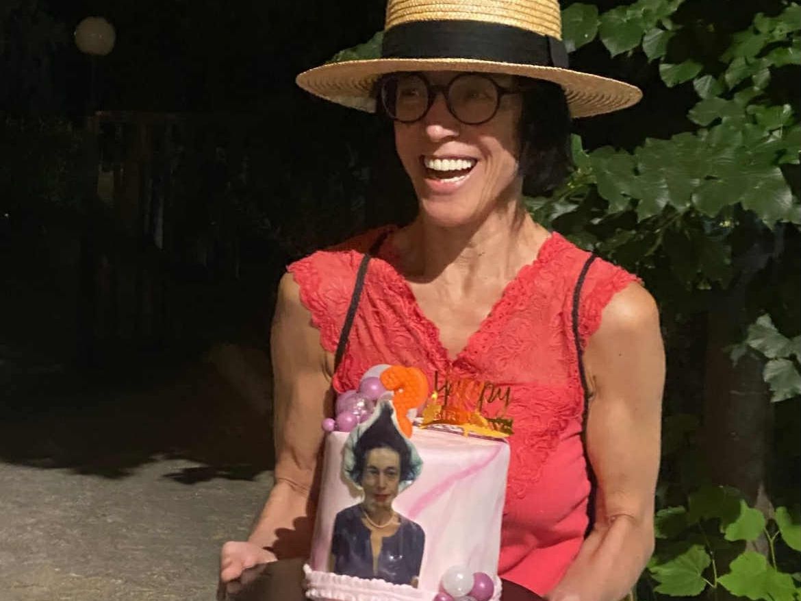 Η Έλενα Τοπαλίδου έκλεισε τα 50 με την καλύτερη παρέα, σχεδόν 1 χρόνο μετά τον χωρισμό από τον Κουρή