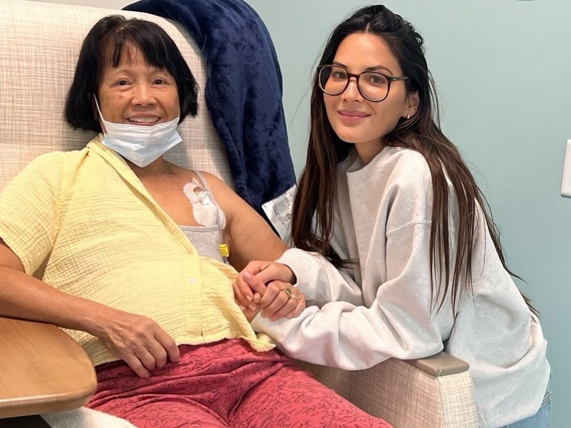 Olivia Munn: Η μητέρα της διαγνώστηκε με καρκίνο του μαστού 2 χρόνια μετά τη δική της μάχη