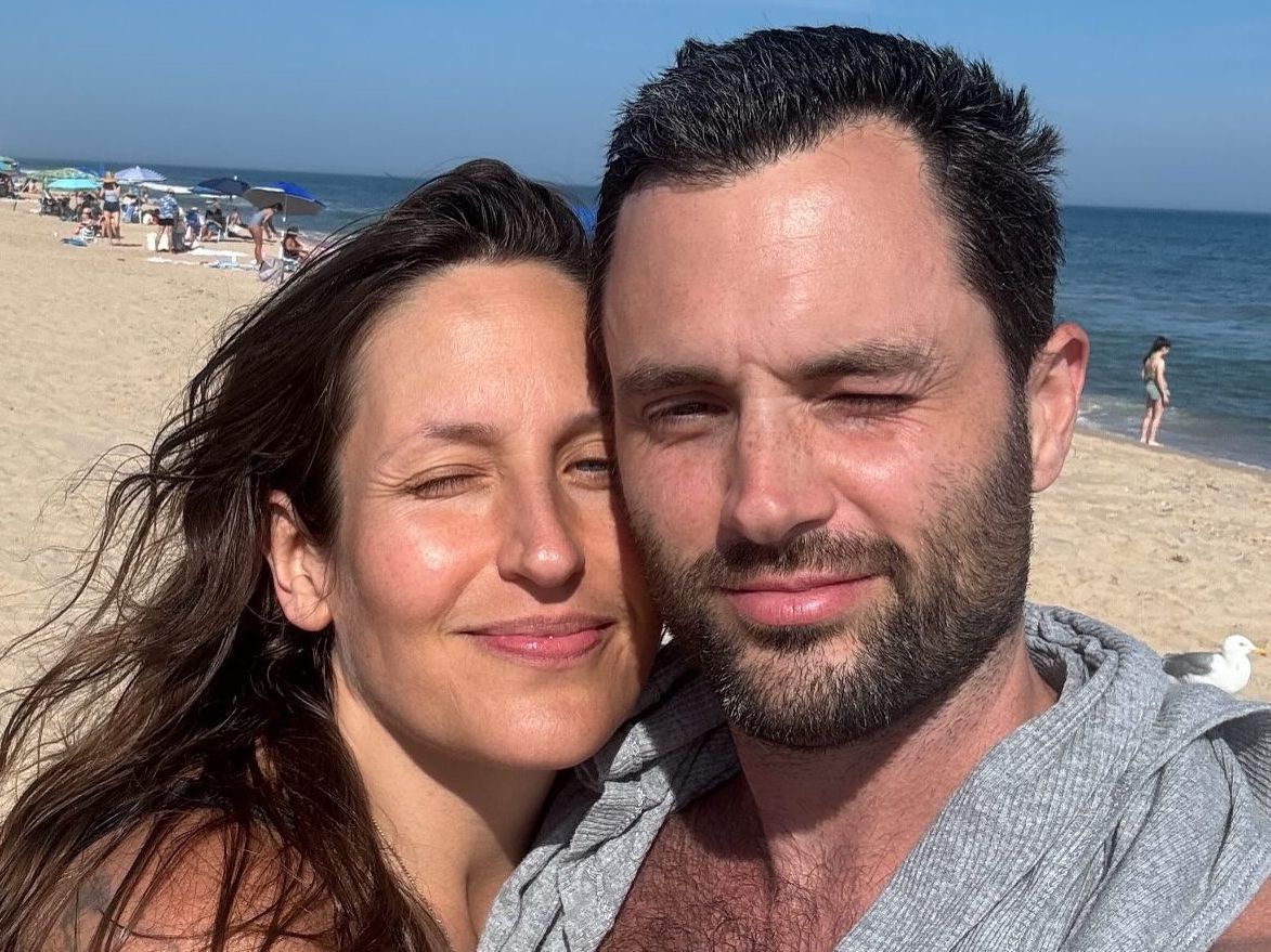 Hey You! Ο Penn Badgley έγινε ξανά μπαμπάς δύο αγοριών που μοιάζουν σαν δύο σταγόνες νερό