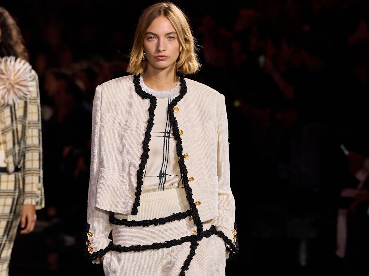 Tweed reloaded: Το κλασικό σακάκι στη σύγχρονη εκδοχή της γυναικείας μόδας