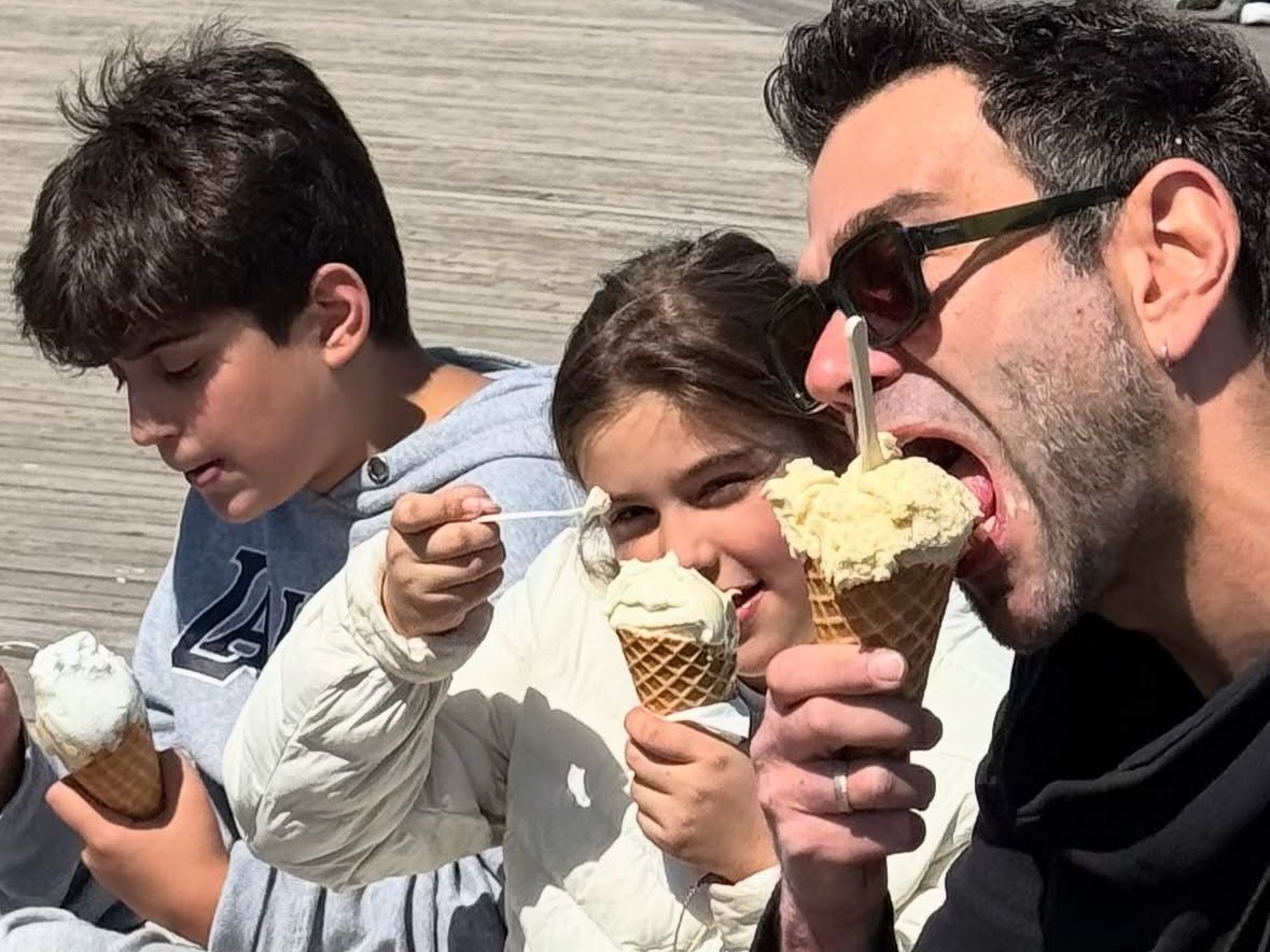 Ο Τάσος Ιορδανίδης δεν μας δείχνει συχνά τα παιδιά του, αλλά όταν το κάνει γίνεται viral