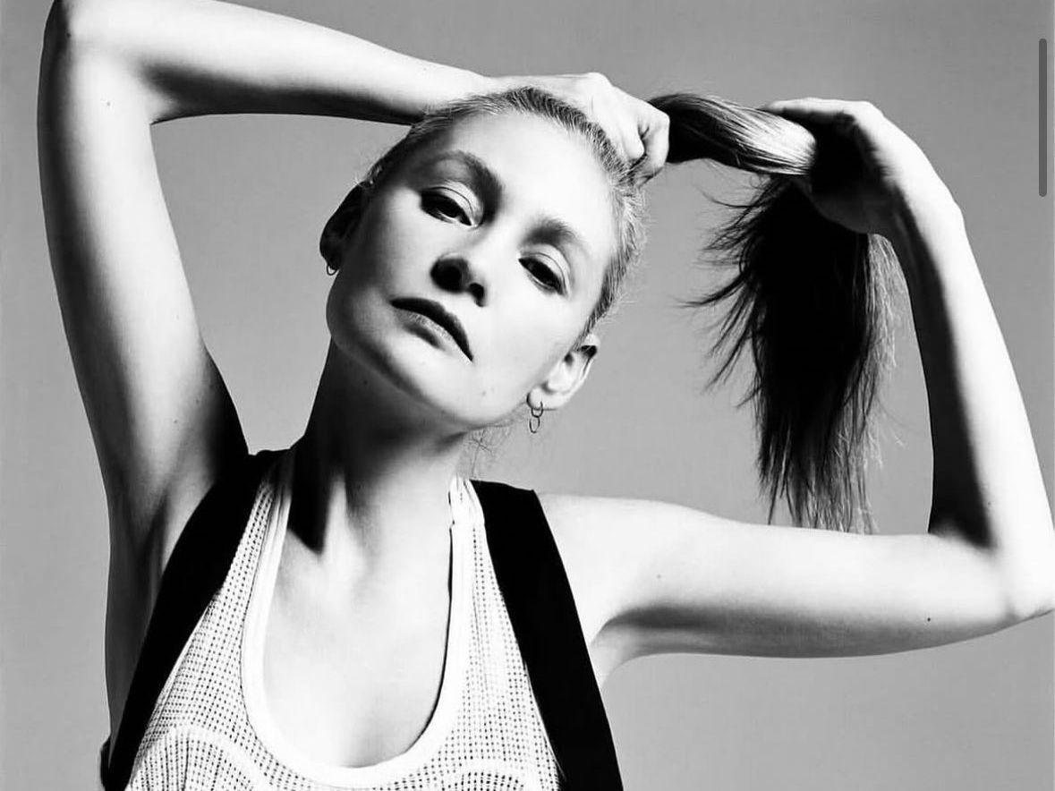 Αντίο στη Melanie Ward: η στυλίστρια και editor που όρισε το grunge και ενέπνευσε τη μόδα