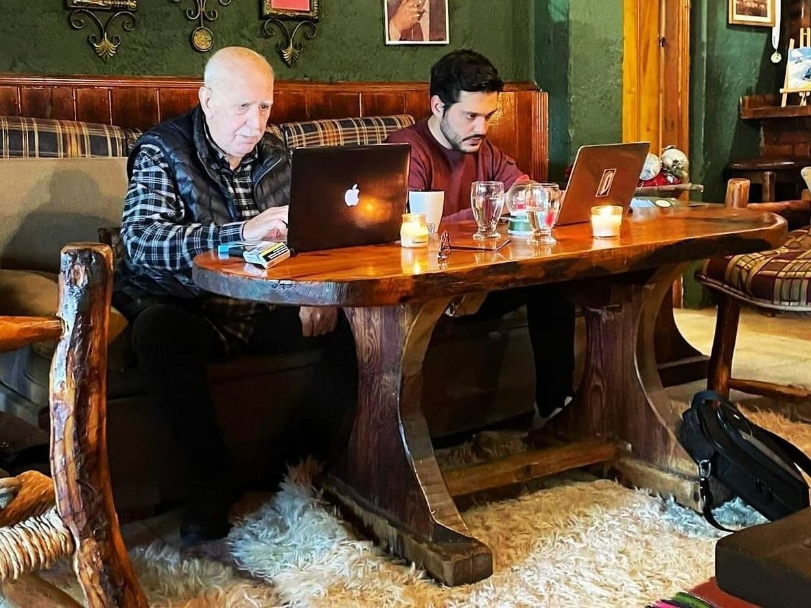 Η επιστροφή του Φοίβου Παπαδάκη στο Instagram έγινε με ένα «ευχαριστώ» για τον πατέρα του