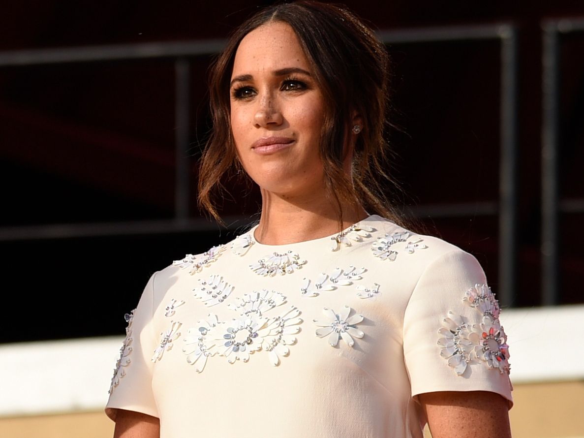 Η Meghan Markle με το πρόσφατο look της θα κάνει τάση το μπεζ «latte» χρώμα