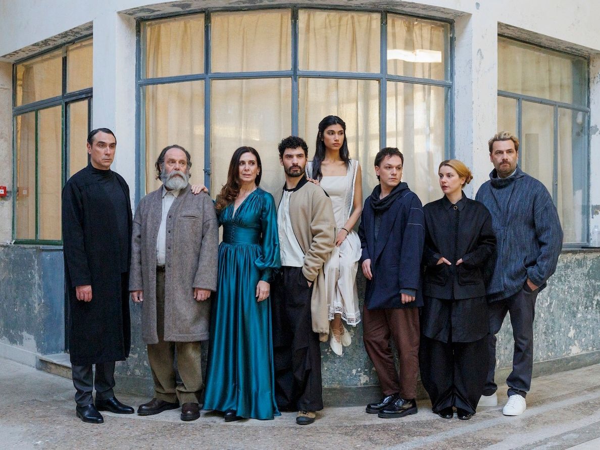 Η Ιωάννα Κουρμπέλα δημιουργεί τον άχρονο ενδυματολογικό κόσμο του «Γλάρου» του Άντον Τσέχοφ