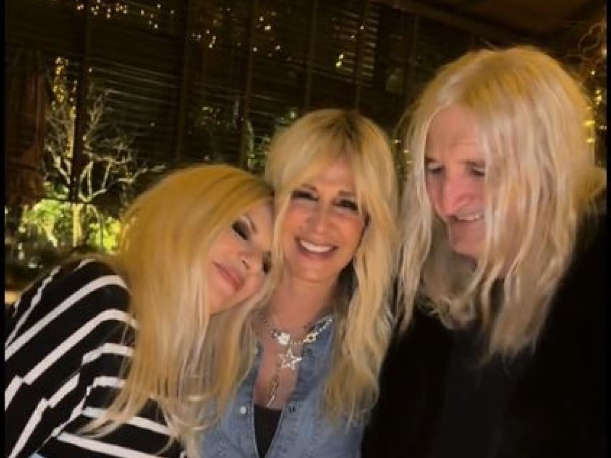 Στη φωτογραφία του Καρβέλα Junior οι πρώτες που αντέδρασαν ήταν η Βίσση και η Πάνια