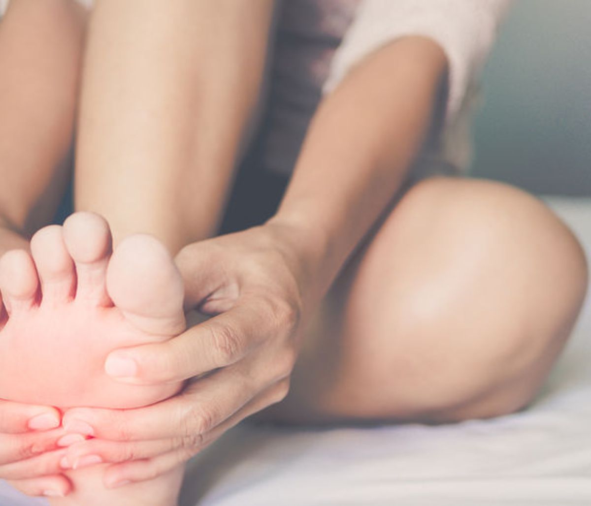 Κράμπες στα πόδια: Πώς μπορείτε να τις αντιμετωπίσετε
