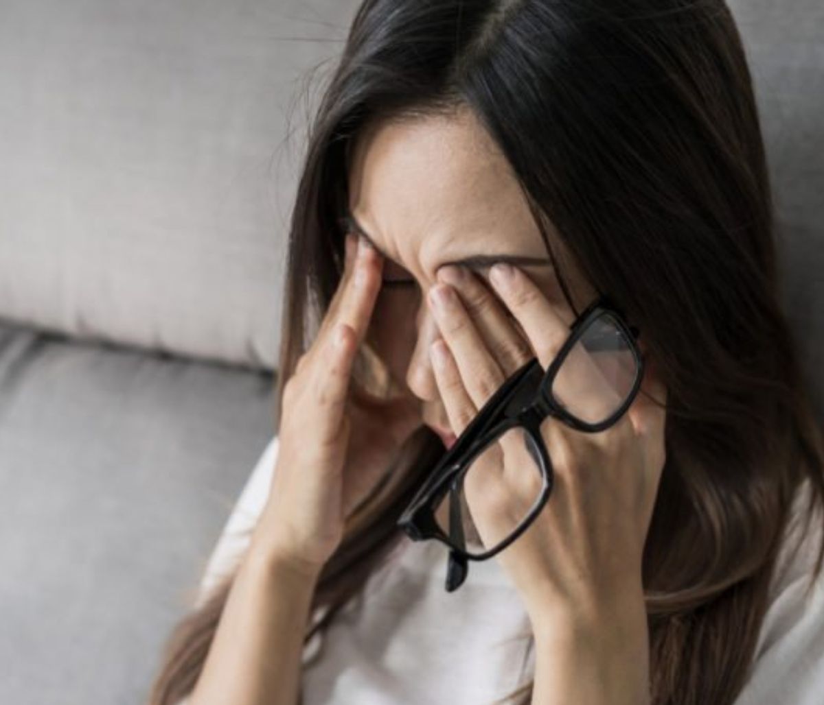 Τρίβετε τα μάτια σας; 7 σοβαροί κίνδυνοι για την όραση (φωτο)