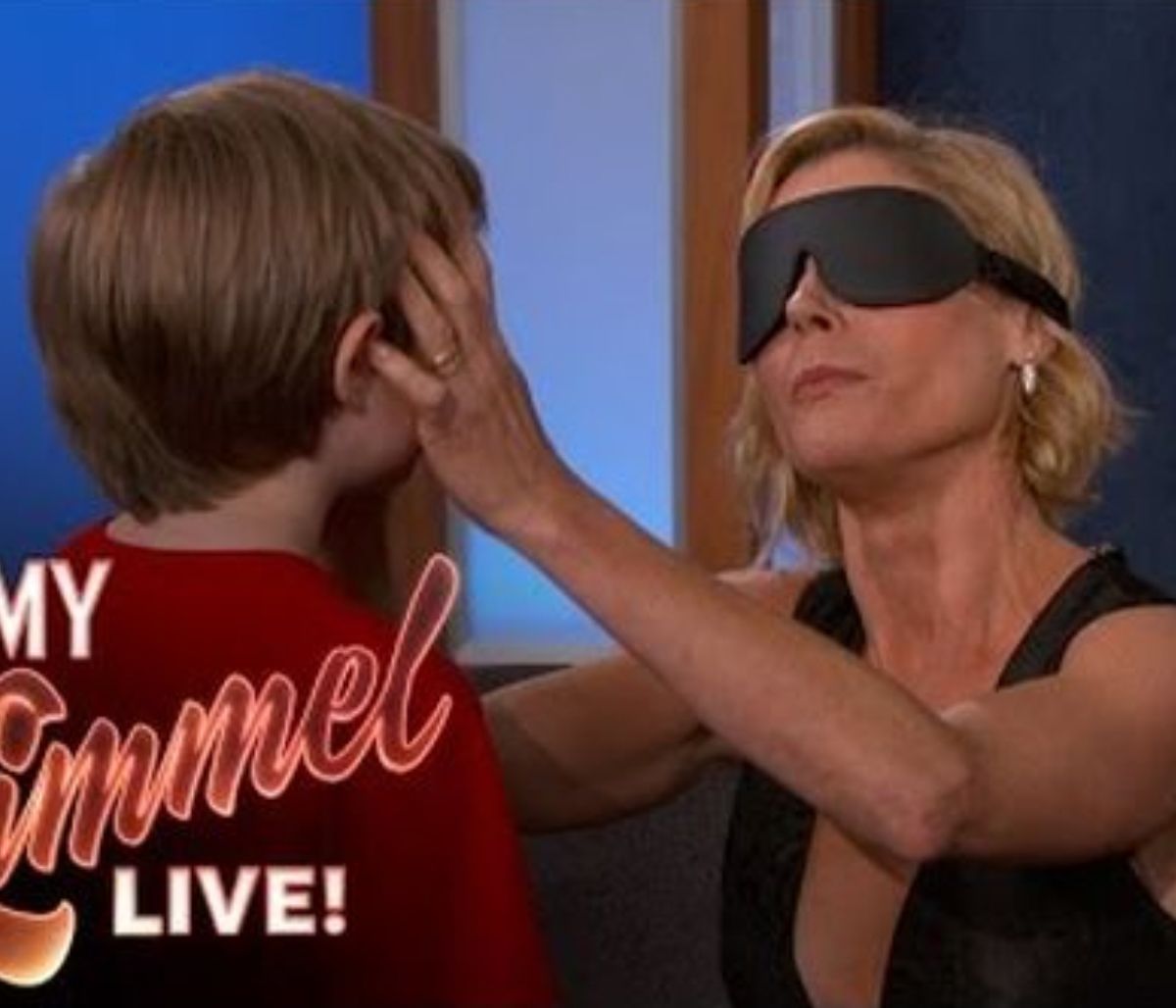 Julie Bowen: Προσπαθεί να αναγνωρίσει τα δικά της παιδιά μέσω της αφής (vid)