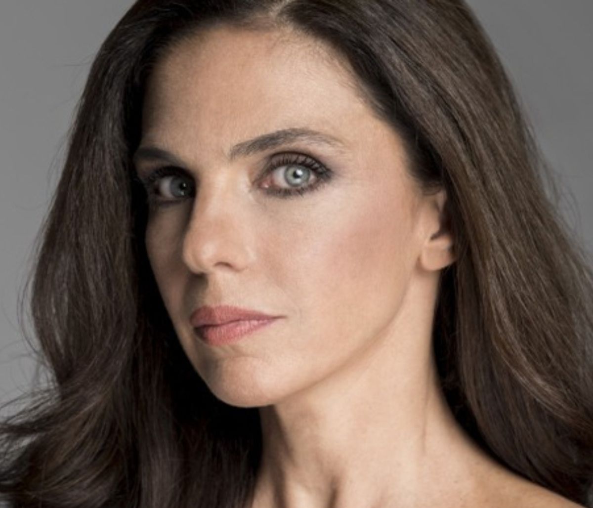 Ελίνα Ακριτίδου: Δείτε όμορφες στιγμές με τα τρία παιδιά και τον σύζυγό της (vid & pics)