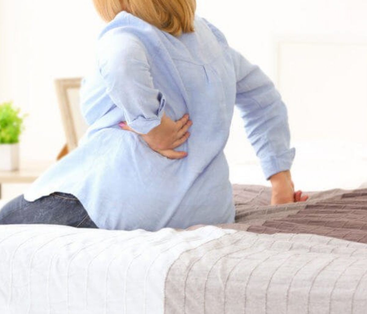 Πώς θα προστατεύσετε τη μέση σας κατά τη διάρκεια των γιορτών;