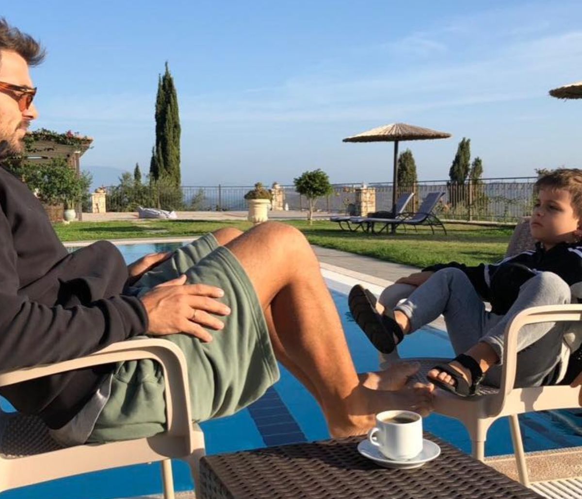 Έτσι βάζει για ύπνο ο Στέλιος Χανταμπάκης τον γιο του (vid)