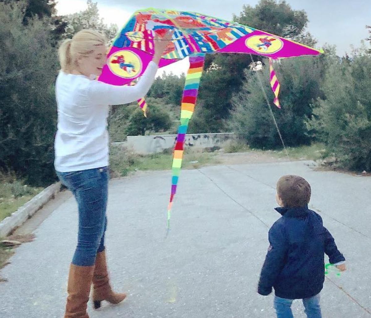 Έλληνες διάσημοι γονείς και τα παιδιά τους: Πώς πέρασαν την Καθαρά Δευτέρα (pics)