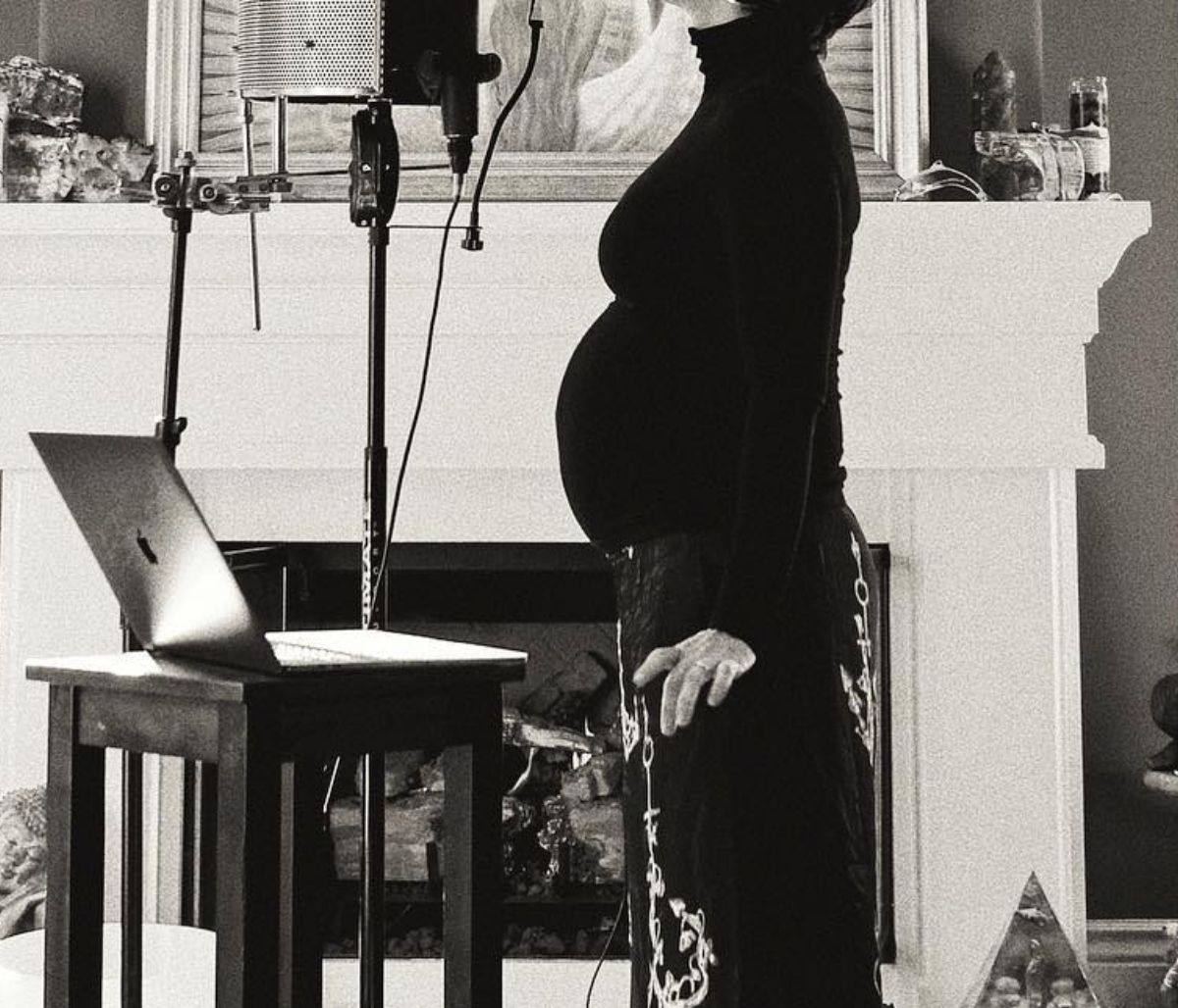 Πασίγνωστη τραγουδίστρια έγκυος για τρίτη φορά (pics)