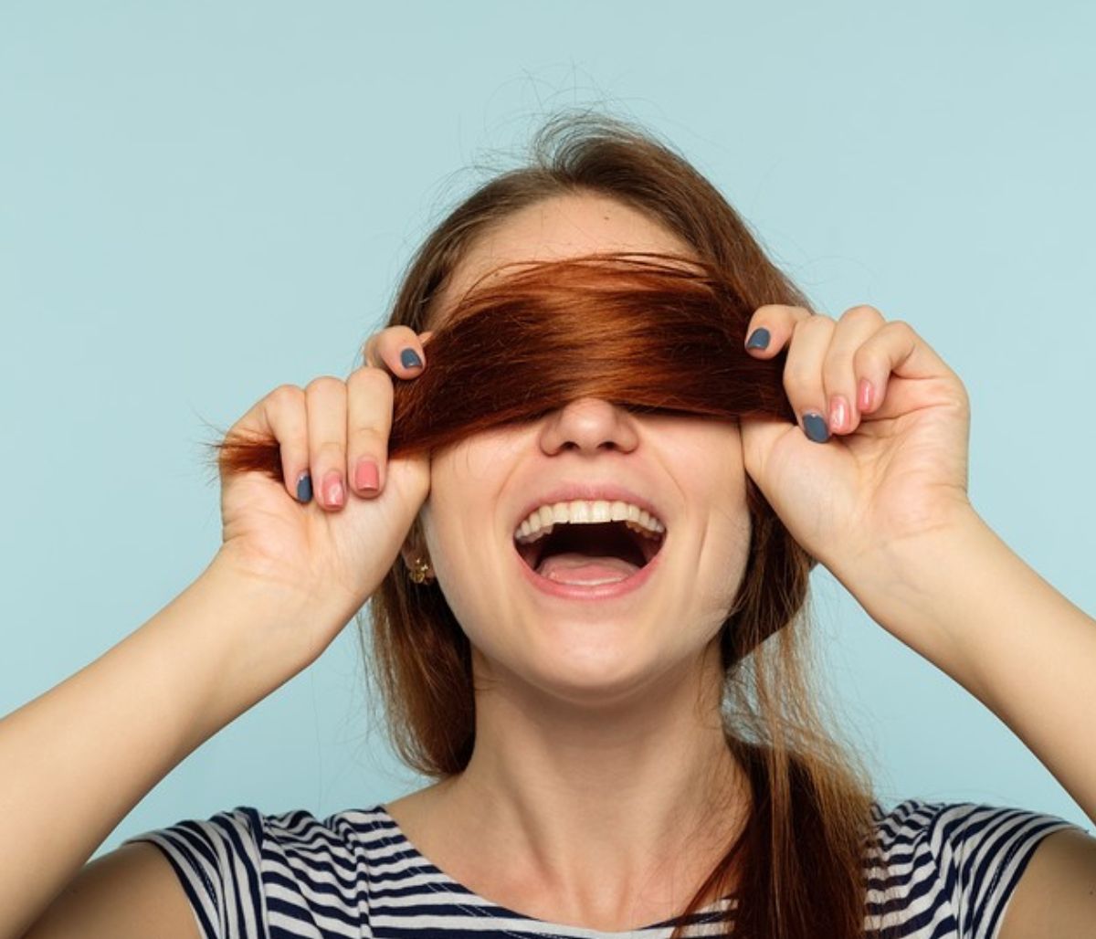 Ξηρό σαμπουάν: Το συχνό λάθος που κάνετε στη χρήση του