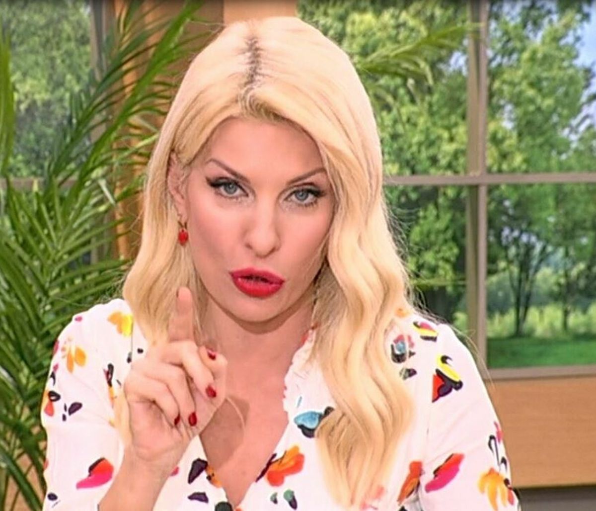 Μενεγάκη: Αποκάλυψε πώς άνοιξε λογαριασμό στο instagram - «Θέλετε να με δείτε με μαγιό; Θα με δείτε»