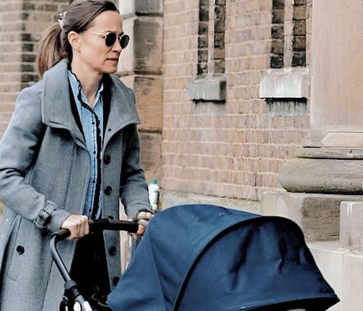 Pippa Middleton: Στην πισίνα με τον έξι μηνών γιο της