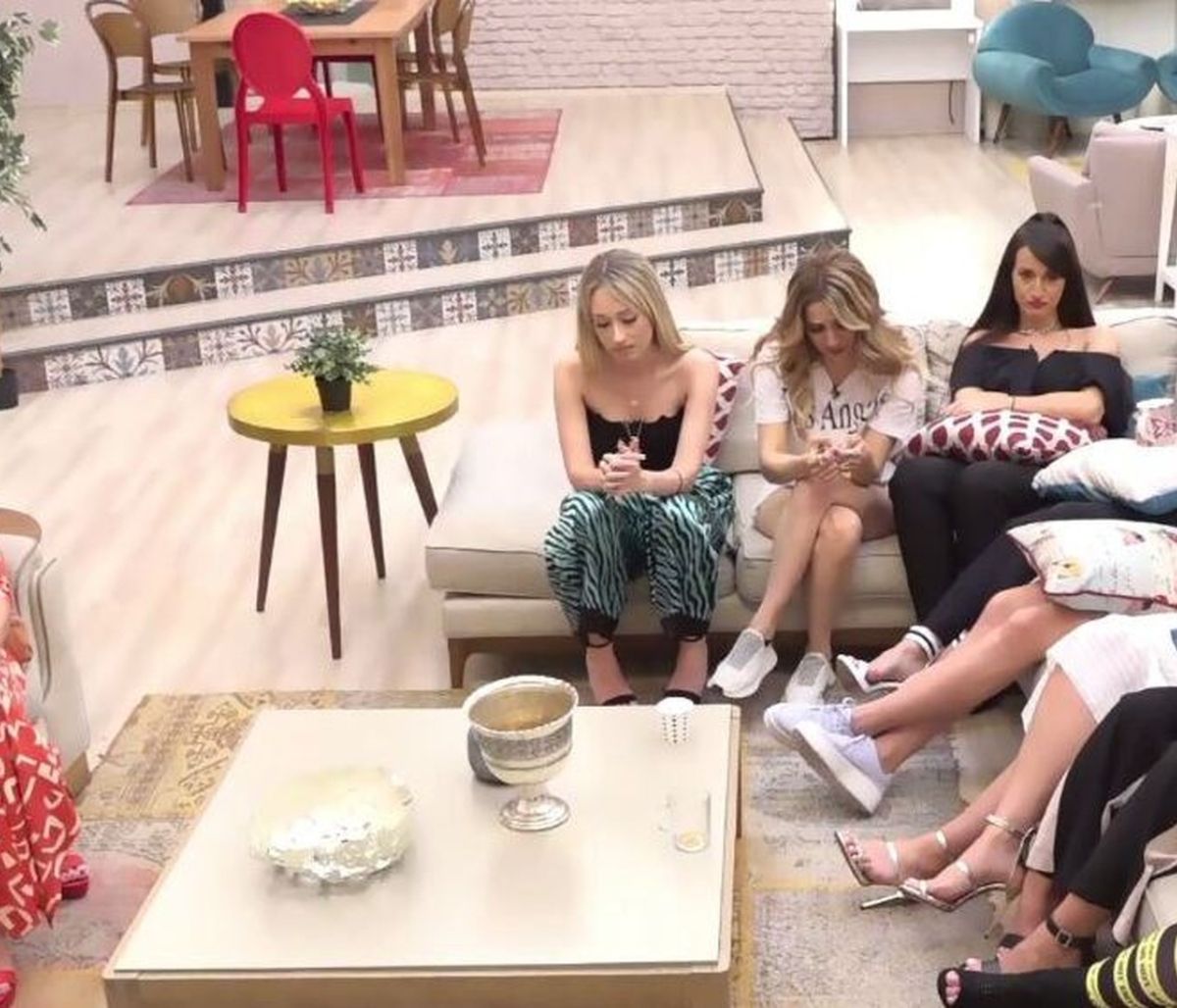 Power of love: Ο κακός χαμός - «Σφάχτηκαν»! Απίστευτες ατάκες - «Κλαις για να σε λυπούνται»