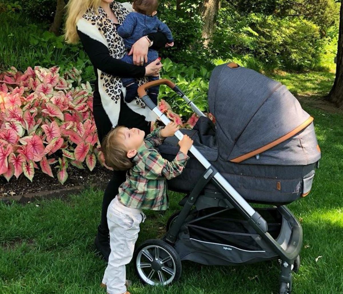 Ελληνίδα παρουσιάστρια φωτογραφίζεται μετά από καιρό με τα δυο της παιδιά (pics)