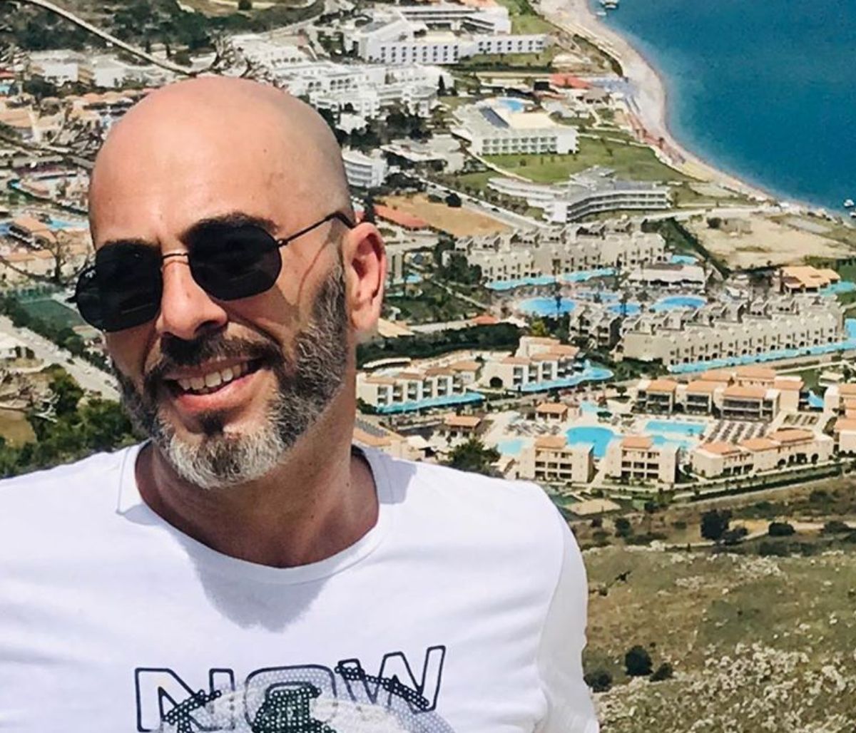 Έχεις δει τον κούκλο γιο του τραγουδιστή Βαλάντη;