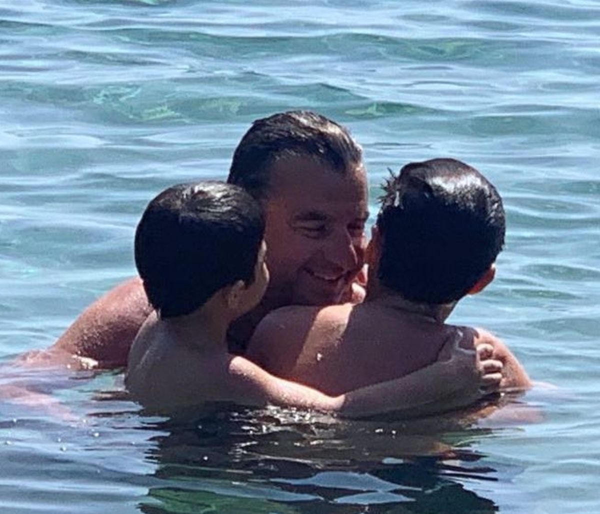 Γιώργος Λιάγκας: Το φωτογραφικό άλμπουμ των καλοκαιρινών διακοπών με τους γιους του (pics+vid)