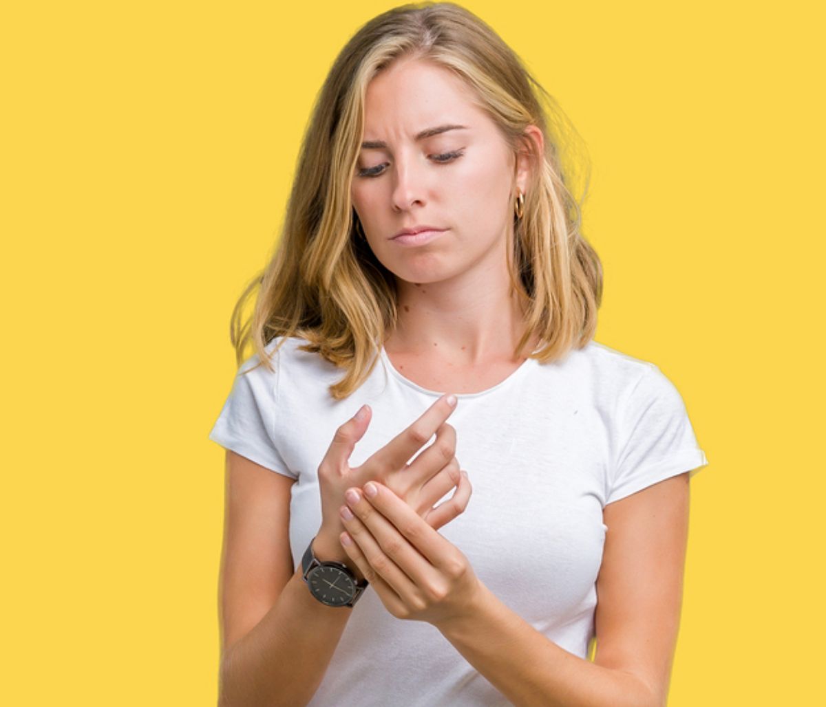 Ρευματοειδής αρθρίτιδα: Παράγοντες που την προκαλούν & επιδεινώνουν τα συμπτώματα (εικόνες)