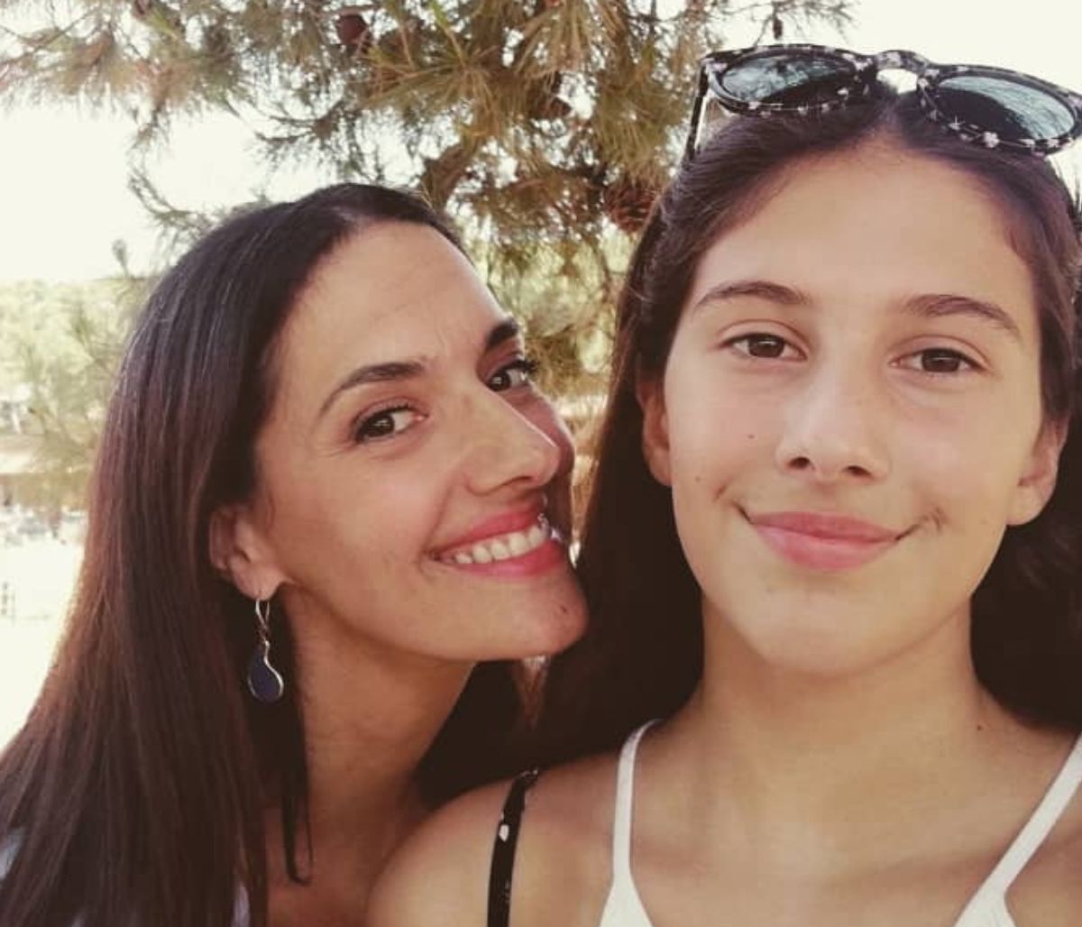 Νόνη Δούνια: H απίστευτη βουτιά με τα παιδιά της στις Σπέτσες (pics)