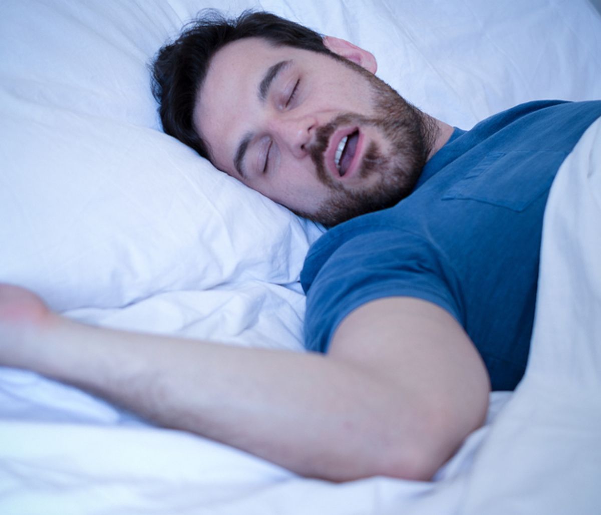 Ροχαλητό: 8 αιτίες που το προκαλούν (εικόνες)