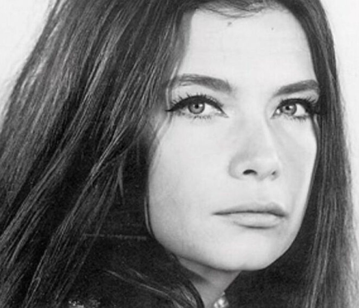 Η εγγονή της Τζένης Καρέζη είναι ίδια η γιαγιά της και λατρεύει το θέατρο! Δείτε τη σε έξοδο με τη μαμά της (photos)