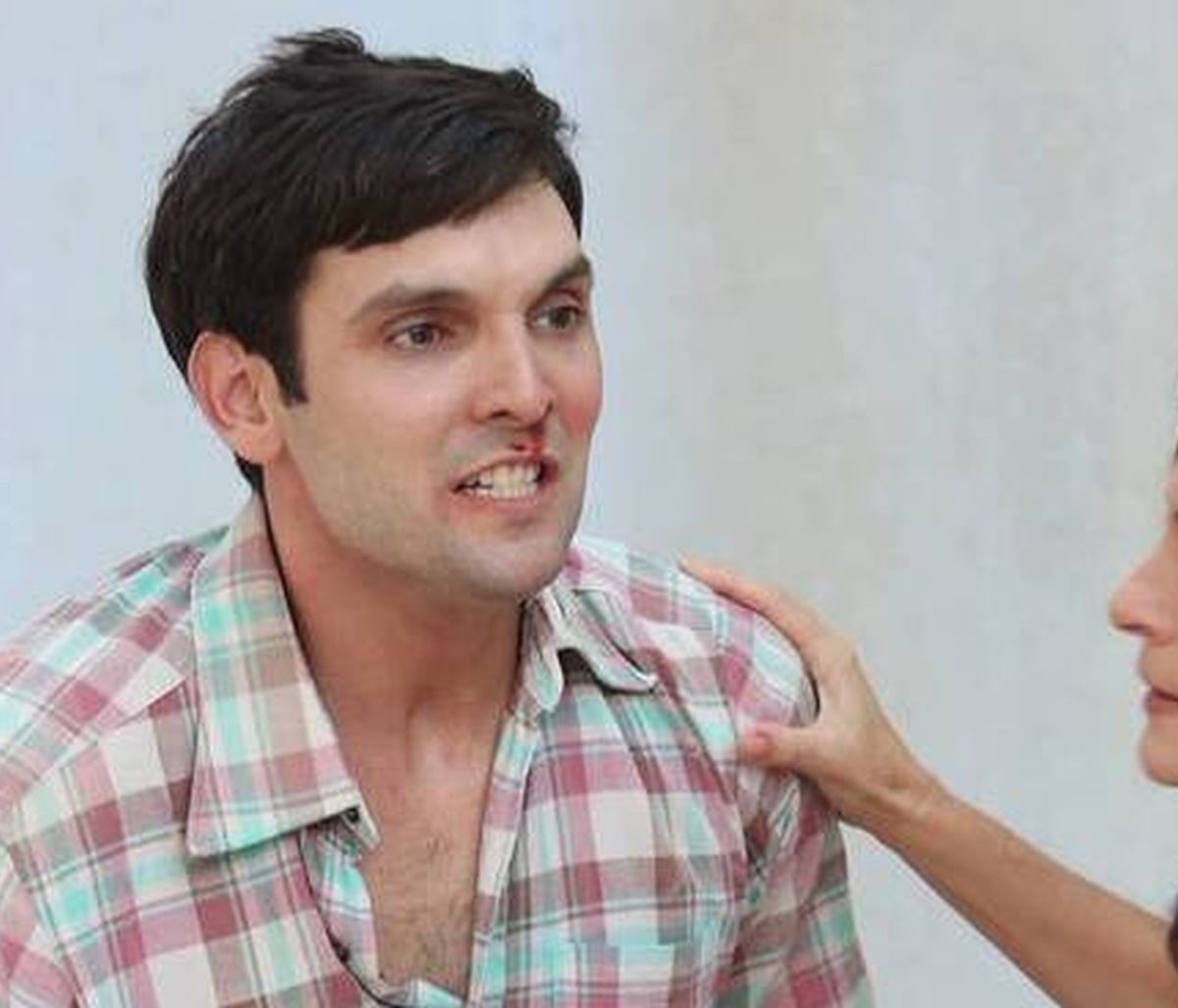 Άγριες μέλισσες: Έχεις δει τον «Γιάννο» με μαγιό; Εάν όχι έφτασε η ώρα να τον δεις εδώ! (photos)