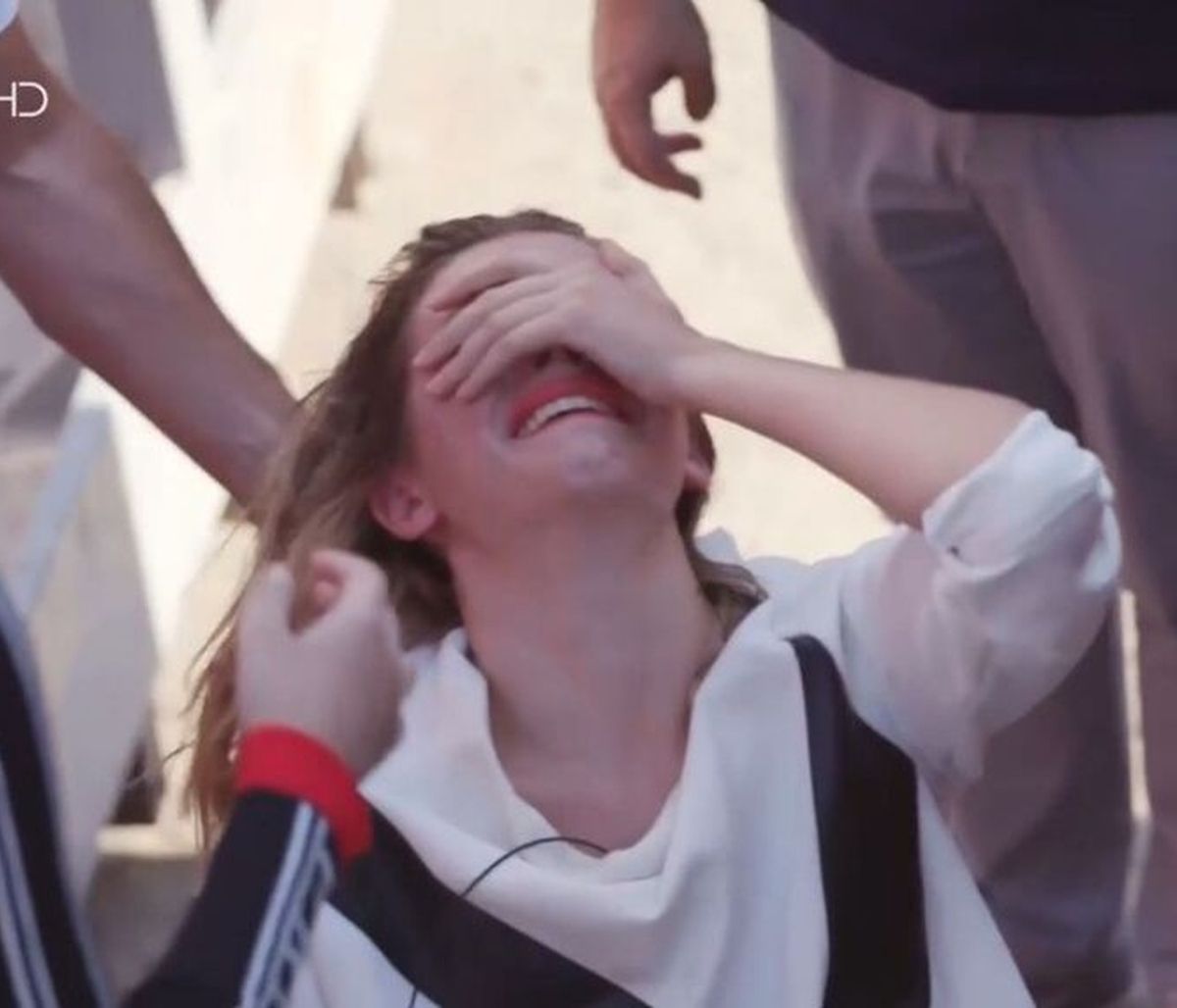 GNTM: Κατέρρευσε αμέσως μετά τη φωτογράφισή της! Δεν μπορούσαν να τη συνεφέρουν (video)