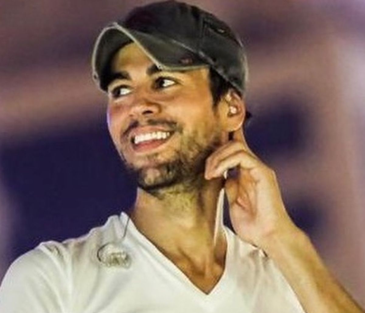 Enrique Iglesias: Παίζει με τα δίδυμα παιδιά του και τρελαίνει το διαδίκτυο (vid)