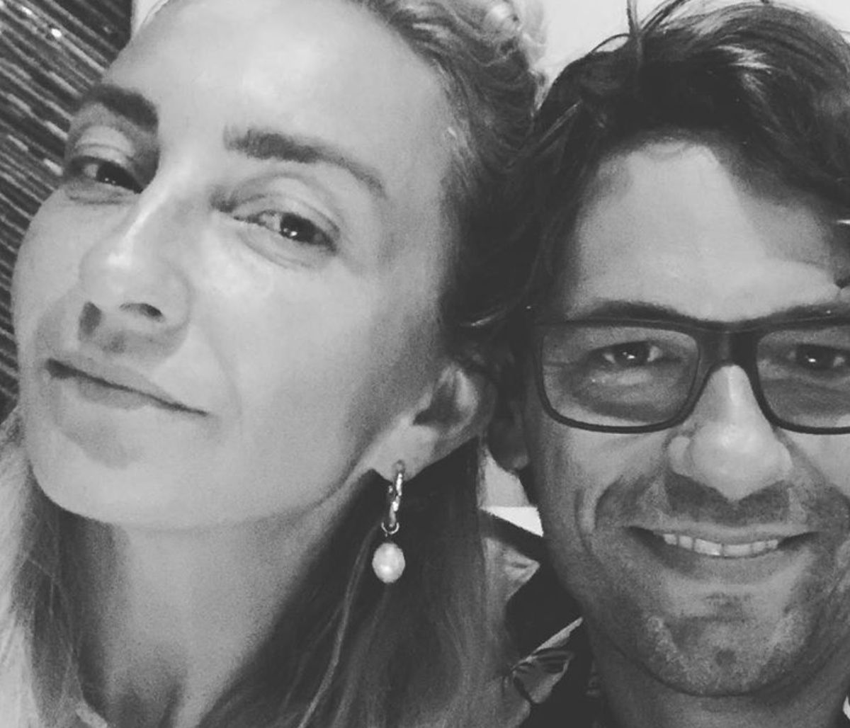 Αποστόλης Τότσικας – Ρούλα Ρέβη: Δείτε το χριστουγεννιάτικο δέντρο που στόλισαν με τα παιδιά τους