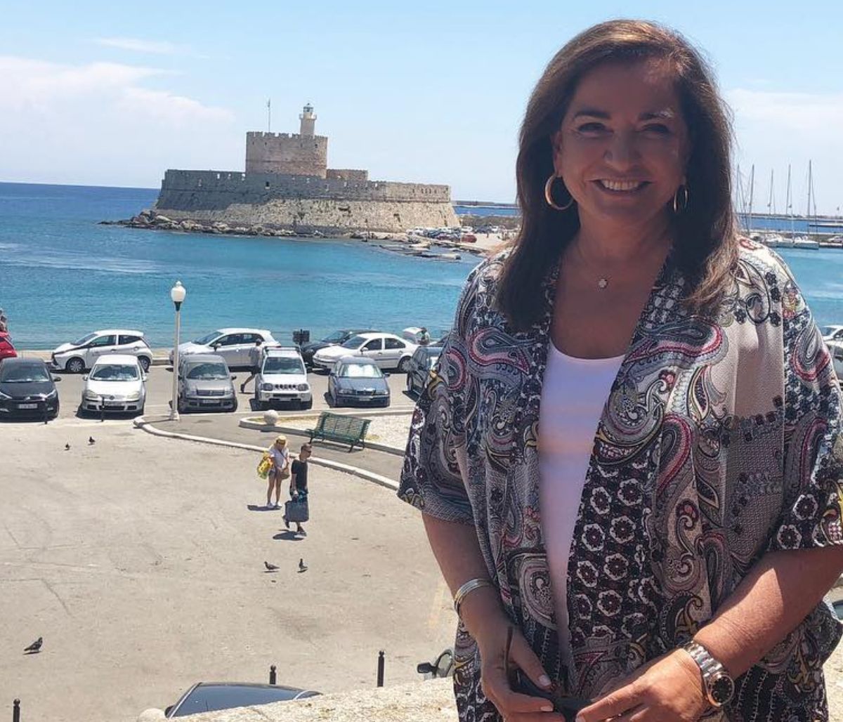 Η Ντόρα Μπακογιάννη στην φωταγώγηση του δέντρου της Αθήνας με την εγγονή της Ντορίτσα (pics)