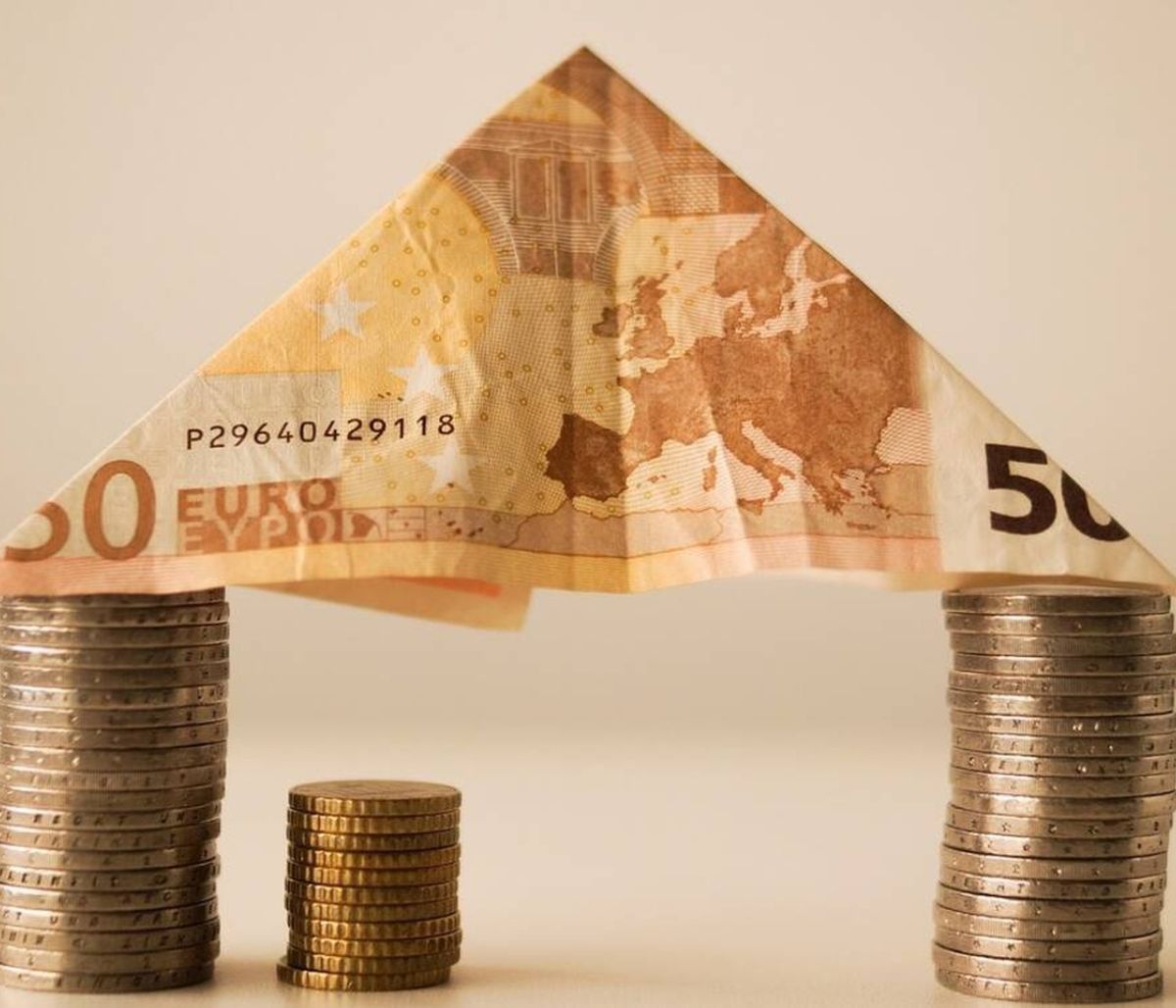 Έρχονται νέες αυξήσεις σε μισθούς και συντάξεις – Αναλυτικά τα ποσά (ΠΙΝΑΚΕΣ)