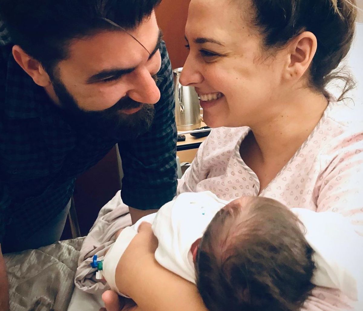 Κλέλια Πανταζή: Η έξοδος από το μαιευτήριο και τα δώρα που μοίρασε στους φίλους της (pics)