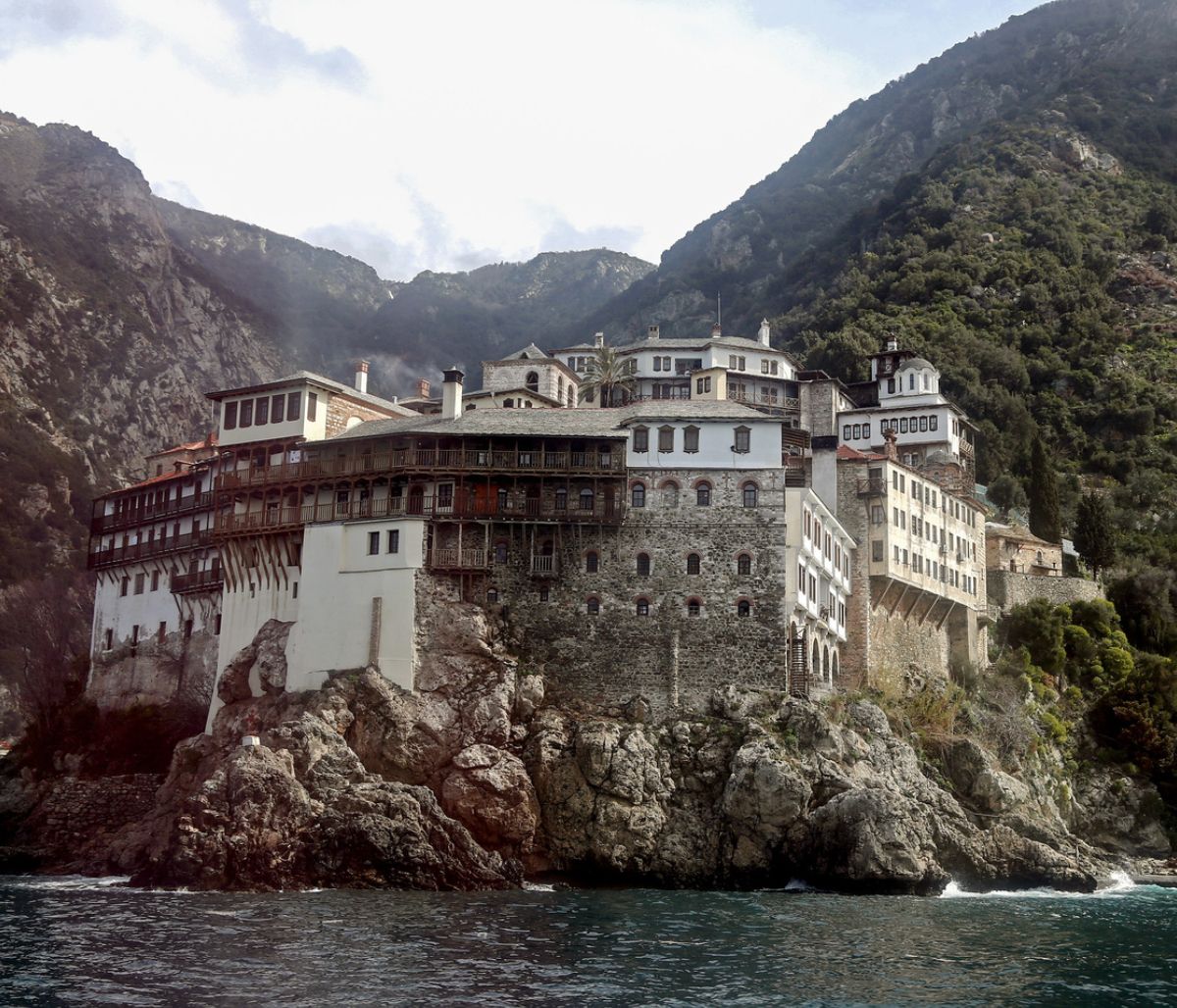 Τραγωδία στο Άγιο Όρος: «Βουτιά» θανάτου για 28χρονο - Κρατούσε αγκαλιά μια εικόνα της Παναγίας