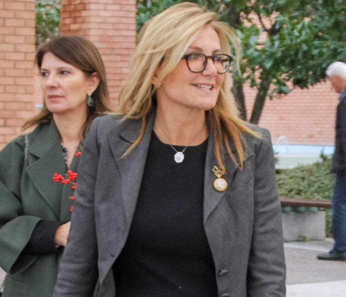 Μαρέβα Μητσοτάκη: Η εντυπωσιακή εμφάνιση και η συγκινητική συνάντησή της με παιδιά (photos)