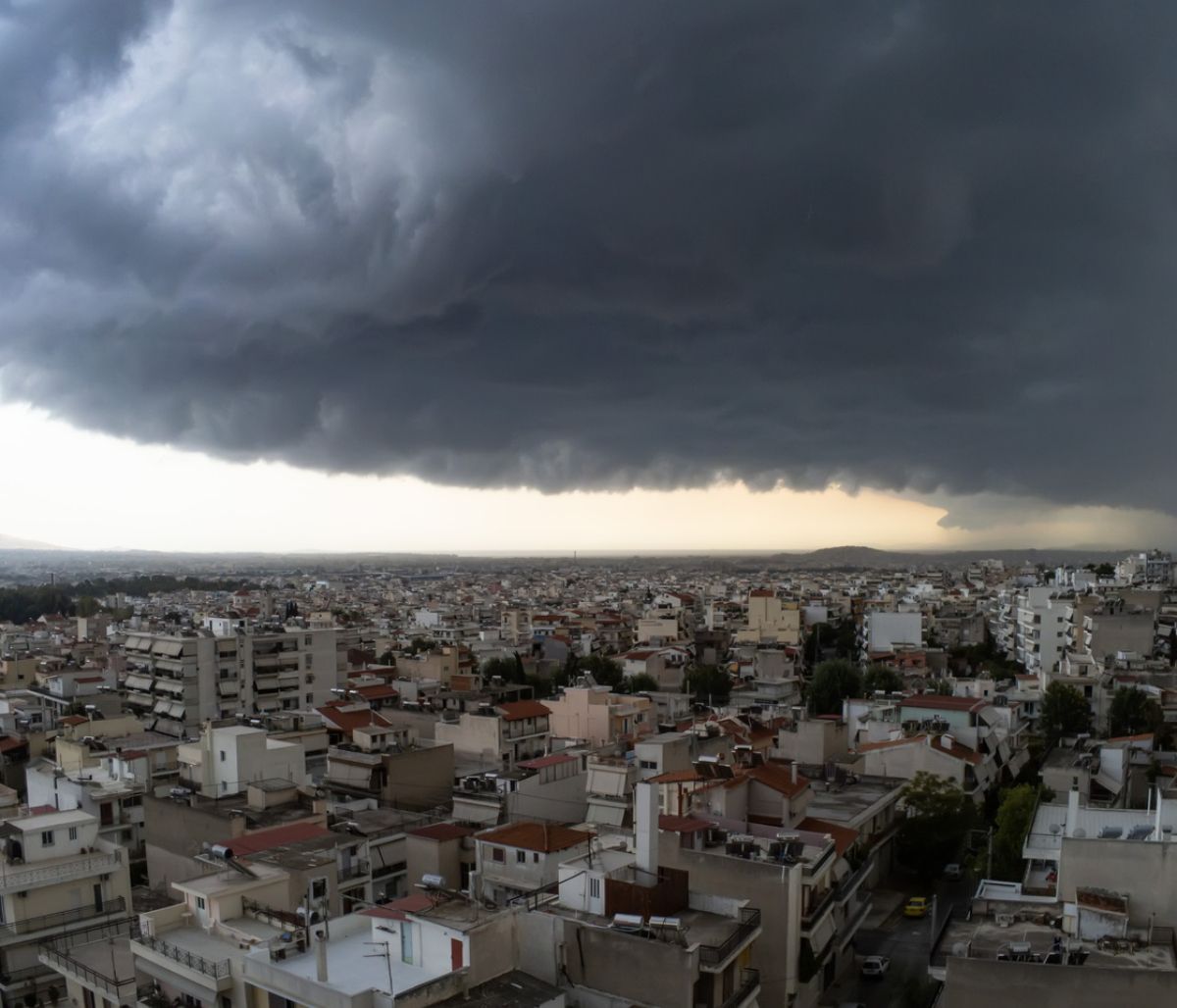 Έκτακτο δελτίο ΕΜΥ: Ήπειρο, Κρήτη και Αττική σάρωσε η κακοκαιρία - Πού θα «χτυπήσει» σήμερα