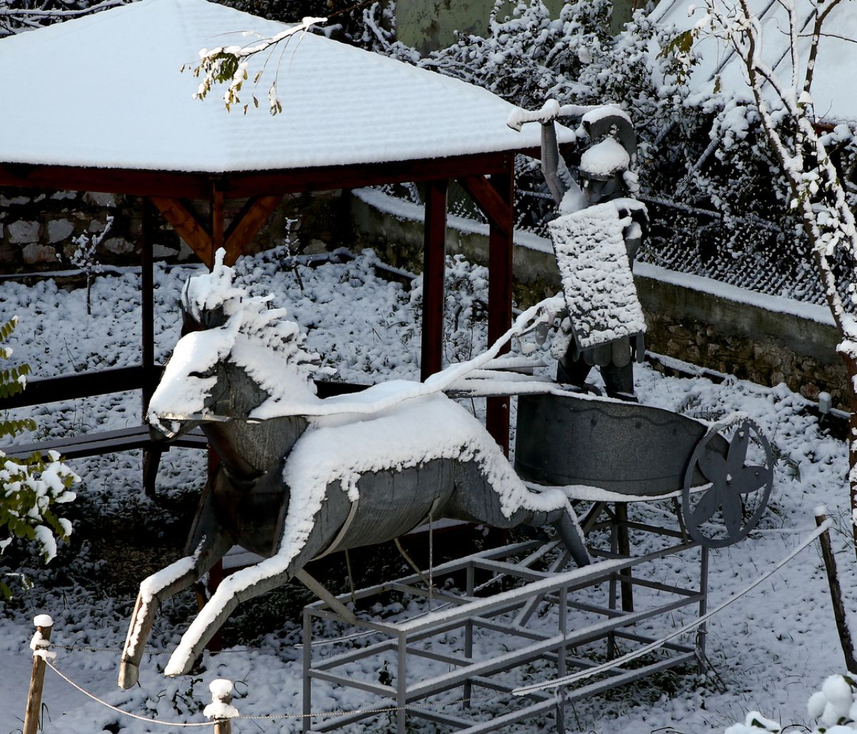 Έκτακτο δελτίο επιδείνωσης του καιρού: Έρχονται χιόνια, θυελλώδεις άνεμοι και καταιγίδες